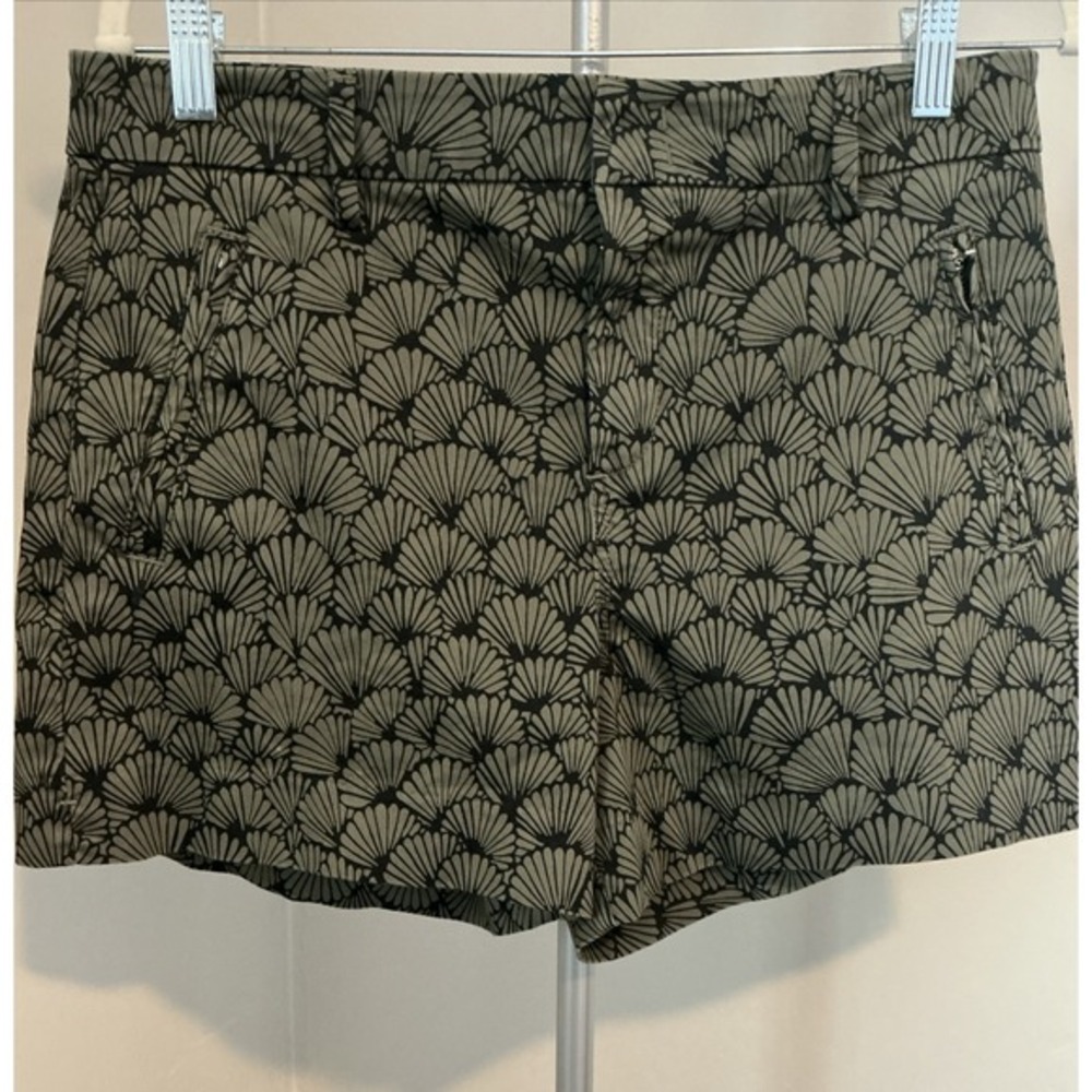 Level 99 Anthropologie Black Olive Fan Shell Shorts Zip Pockets Women's Size‎ 29
